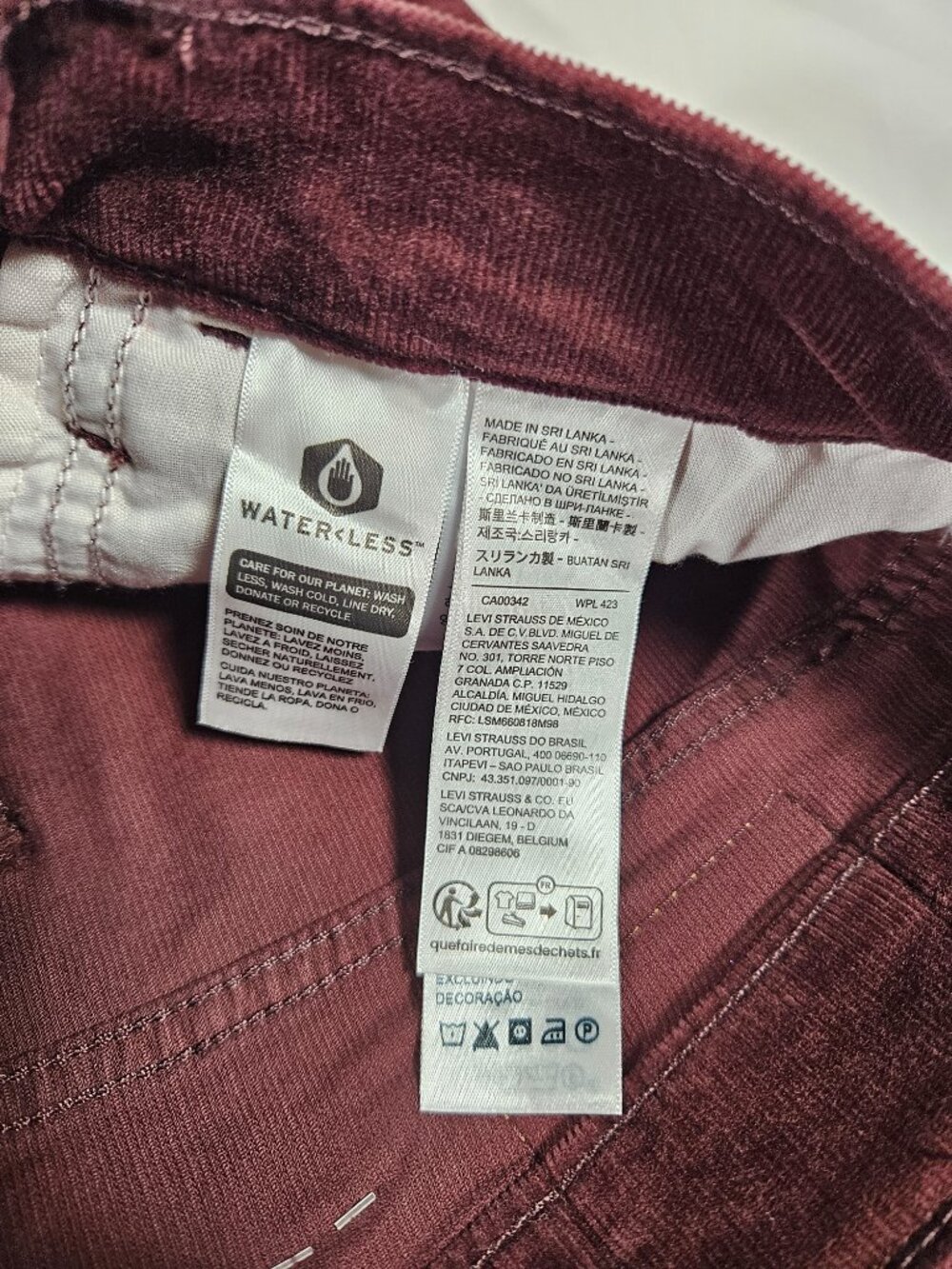 Levi's 724 High Rise Slim Straight Burgundy Corduroy Pants Women's Size 8 Short - Picture 7 of 9